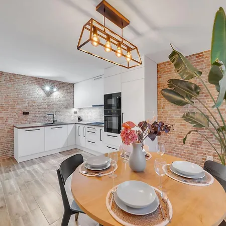 Unique Designer Near Center Διαμέρισμα *