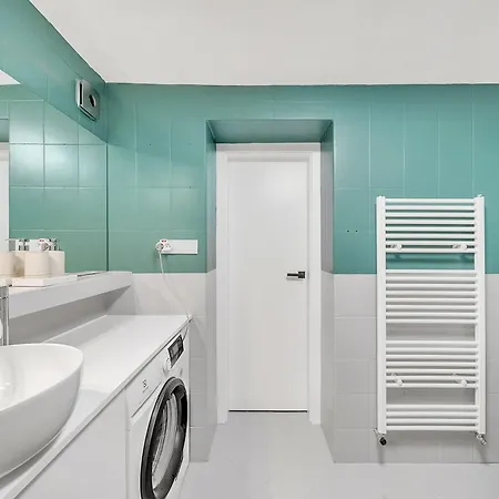 Unique Designer Near Center Διαμέρισμα *